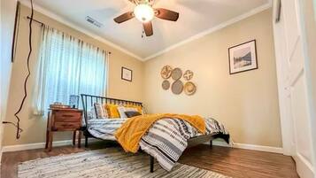 2 bedrooms, WiFi, bed sheets