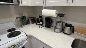 Frigorífic, microones, forn i placa de cuina 