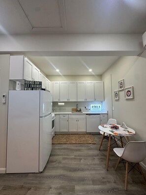Fridge, microwave, oven, stovetop - Cozy Modern Gateway (Centereach)