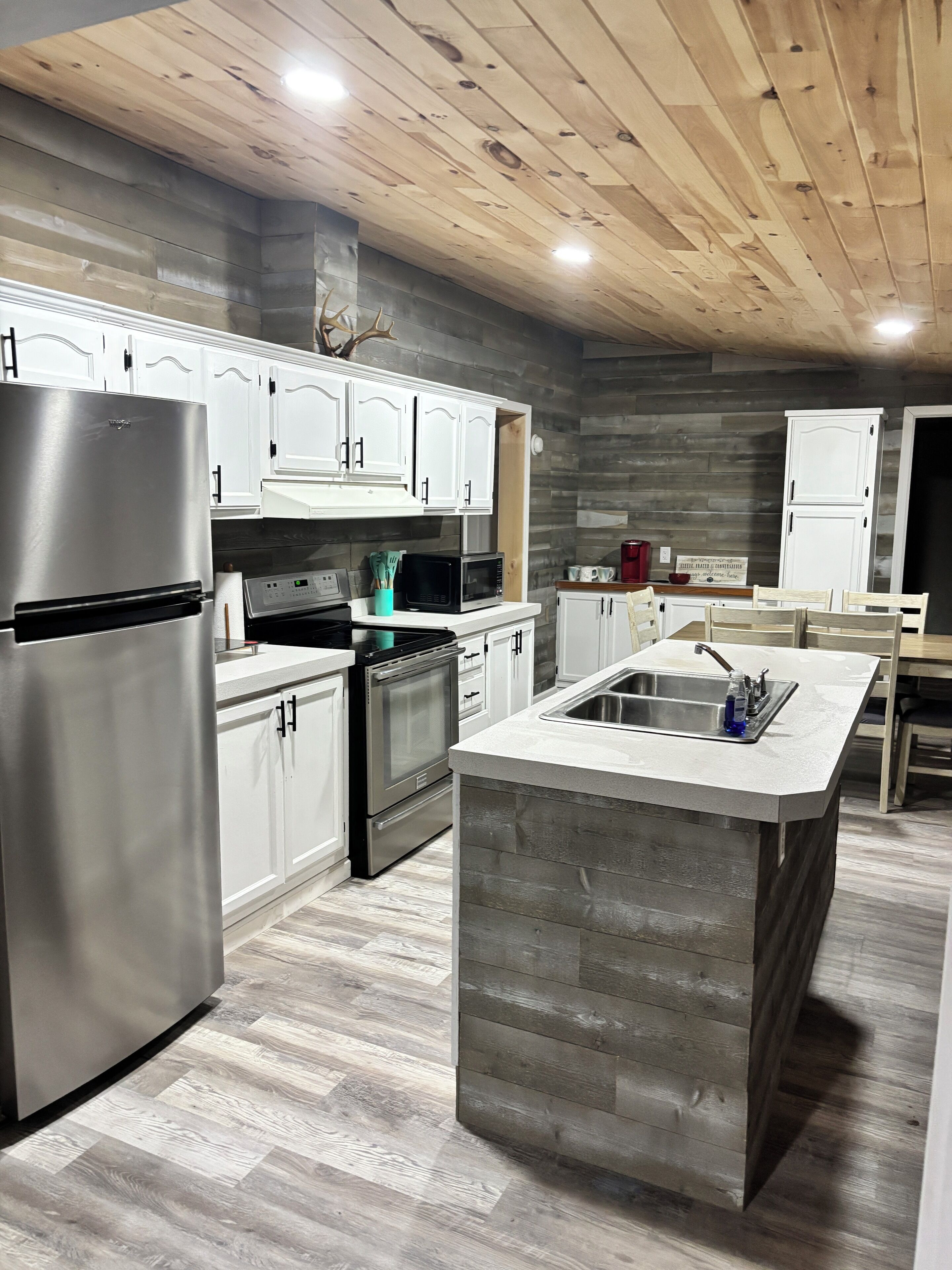 雪櫃、微波爐、焗爐、爐具