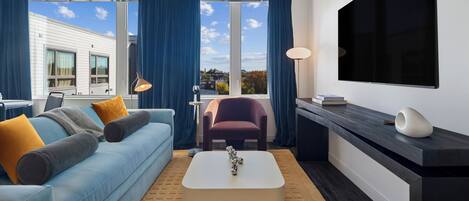 Appartamento Luxury, 2 camere da letto, cucina | Soggiorno | Smart TV 65 pollici con canali via cavo, Hulu, servizi in streaming