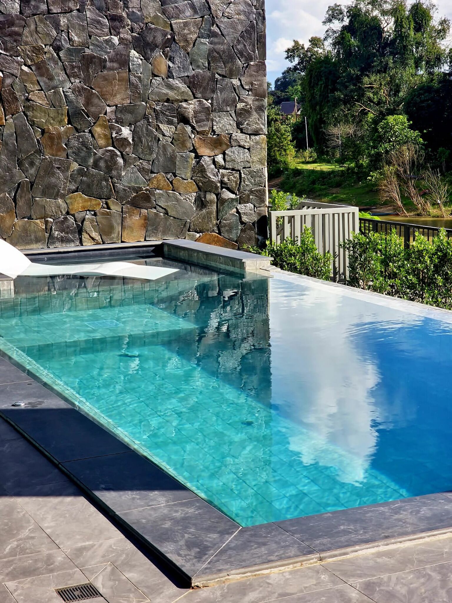 7 outdoor pools