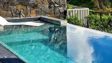 7 outdoor pools