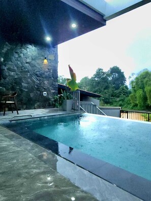 Vila Romantis, pemandangan sungai | Teras/patio