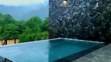 Romantic Villa, River View | Terrace/patio