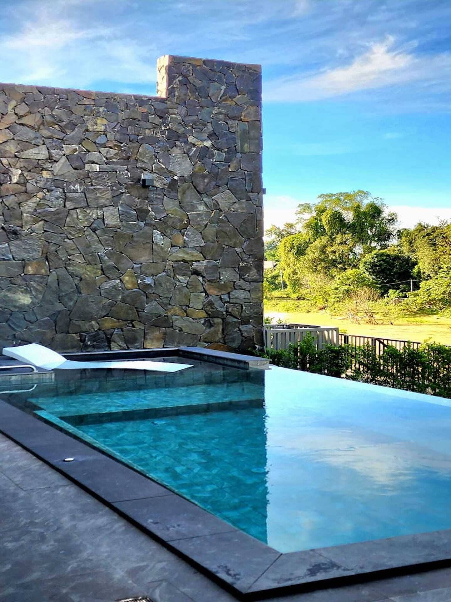 Villa romántica, vista al río | Terraza o patio