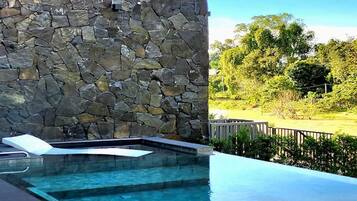 Villa romántica, vista al río | Terraza o patio