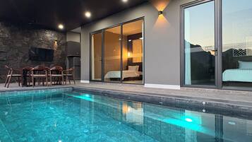 Family Villa | Premium bedding, free minibar items, desk, free WiFi