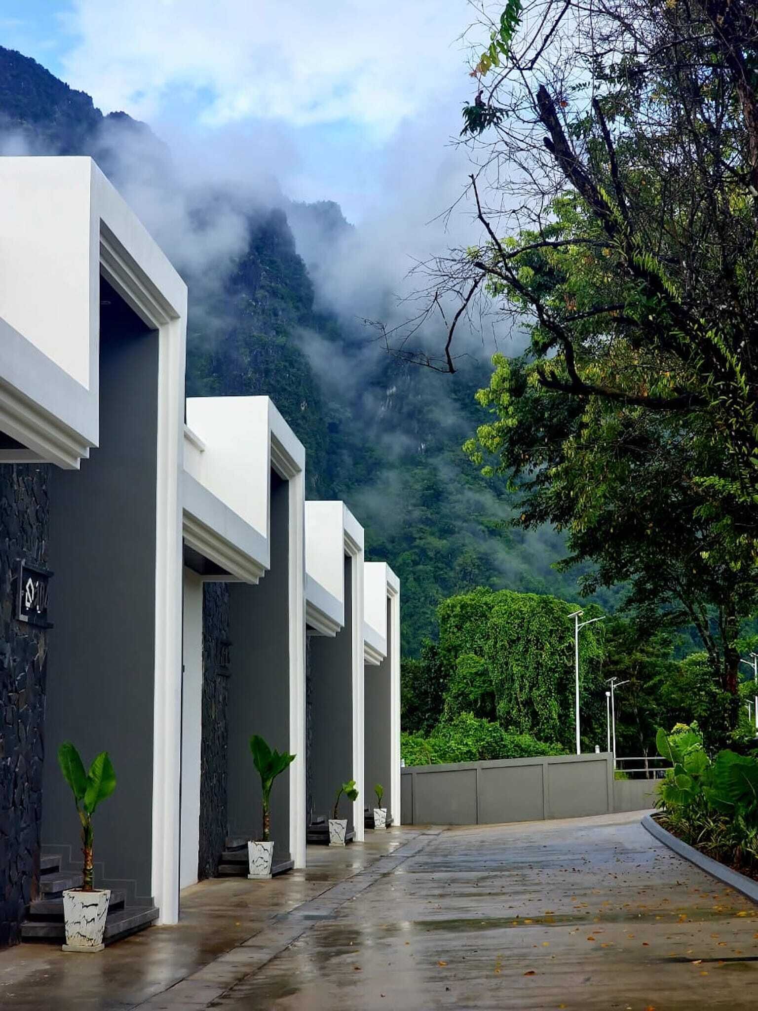 Vista frontal de la propiedad