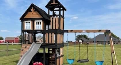 Adorable 2-bedroom house with AC in charming Pryor