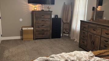 2 bedrooms, in-room safe, iron/ironing board, free WiFi