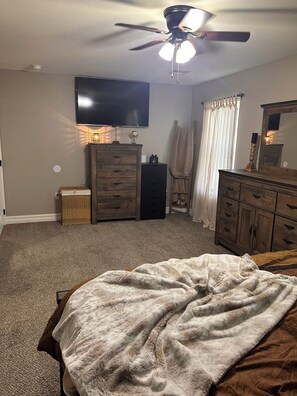 2 bedrooms, in-room safe, iron/ironing board, free WiFi