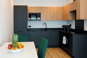 Kühlschrank, Mikrowelle, Ofen, Geschirrspüler