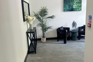 Interior - North London 1-Bed Apt, Sleeps 3, 10 Min to Tube (London)