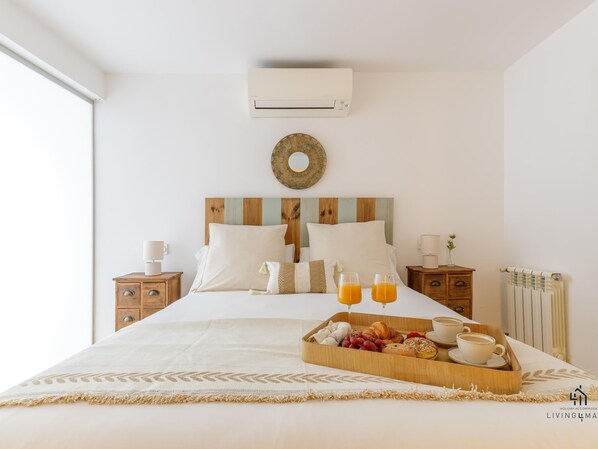 3 bedrooms, iron/ironing board, internet, bed sheets