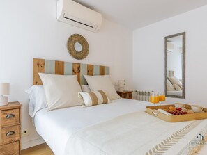 3 bedrooms, iron/ironing board, internet, bed sheets