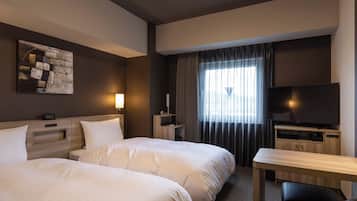 Tomannsrom, ikke-røyk | Skrivebord, skrivebord for bærbar PC og blendingsgardiner