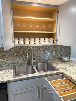 Private kitchen - Freshly Remodeled Long Term 2BR Condo with Pool Access in Gated Community (San Antonio)