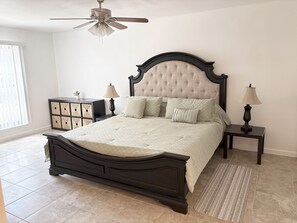 2 bedrooms, iron/ironing board, WiFi, bed sheets - Freshly Remodeled Long Term 2BR Condo with Pool Access in Gated Community (San Antonio)
