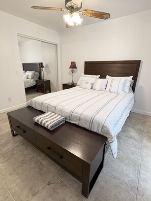 2 bedrooms, iron/ironing board, WiFi, bed sheets - Freshly Remodeled Long Term 2BR Condo with Pool Access in Gated Community (San Antonio)