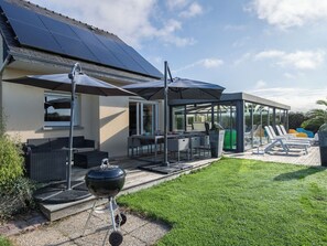 تناول الطعام بالخارج