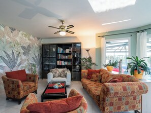 Televisión y chimenea 