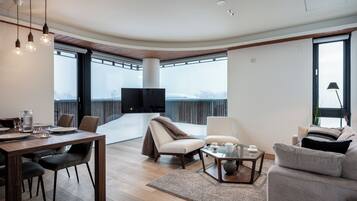 2 Bedrooms, Non Smoking | Living area | Smart TV