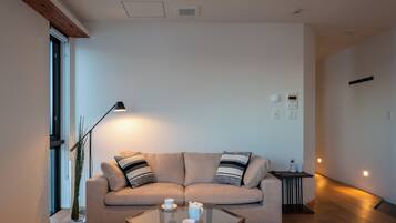 2 Bedrooms, Non Smoking | Living area | Smart TV