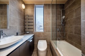 Studio, Non Smoking | Bathroom | Combined shower/tub, hair dryer, towels, shampoo - Yotei Dream One (Kutchan)