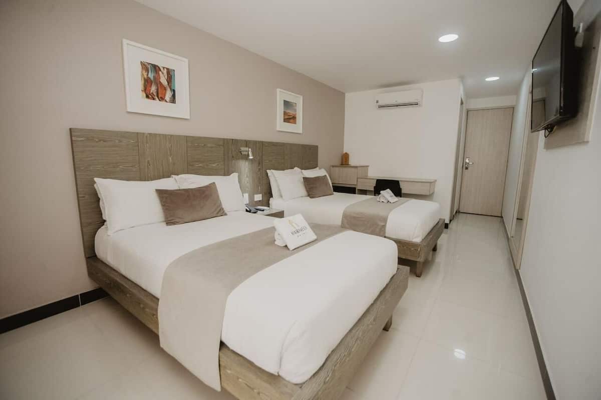 In-room safe, blackout drapes, free WiFi