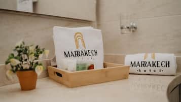 Luxury Suite | Bathroom | Shower, towels, soap, shampoo