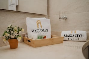 Luxury Suite | Bathroom | Shower, towels, soap, shampoo