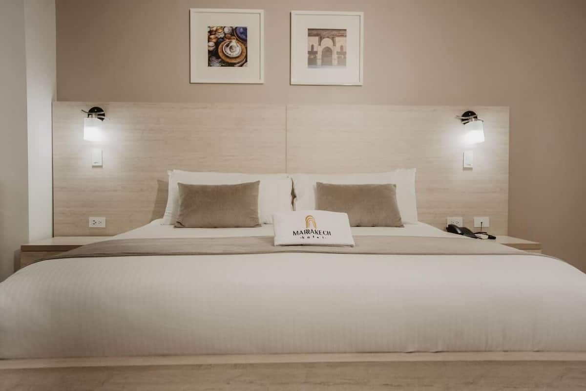 Luxury Suite | In-room safe, desk, blackout drapes, free WiFi