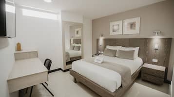 In-room safe, blackout drapes, free WiFi