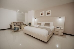 Luxury Suite | In-room safe, blackout curtains, free WiFi - Hotel Marrakech Cali (Cali)