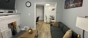 Charming 2-bedroom house with AC in Cleveland