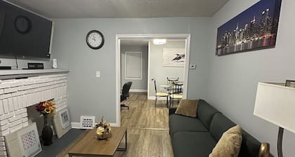 Charming 2-bedroom house with AC in Cleveland