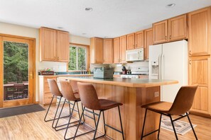 4 bedrooms - Firefly Lodge Boardman River Hot Tub Woodstove (Traverse City)