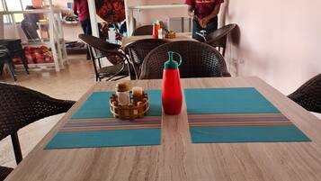 Bao gồm bữa sáng kiểu Âu hàng ngày