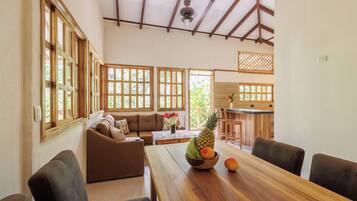 Casa Confort, patio, vista al jardín | Área de sala de estar