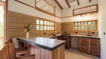 Comfort House, Patio, Garden View | Private kitchen | Toaster