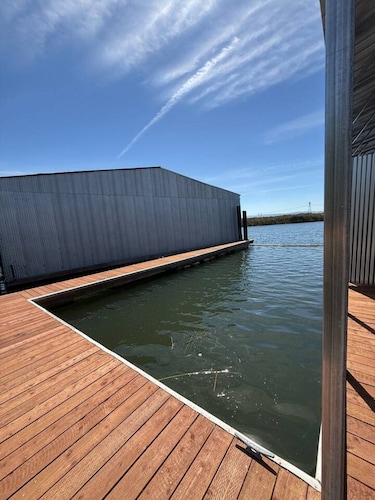 Newly Renovated Lakefront w/Dock