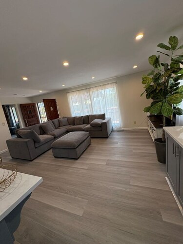 Newly Renovated Lakefront w/Dock