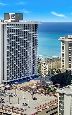 Exterior - Two Amazing Views in One Spacious Condo Getaway (Honolulu)