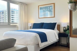 Room - Two Amazing Views in One Spacious Condo Getaway (Honolulu)