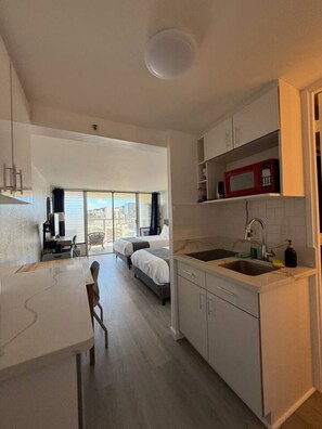 Desk, iron/ironing board, WiFi, bed sheets