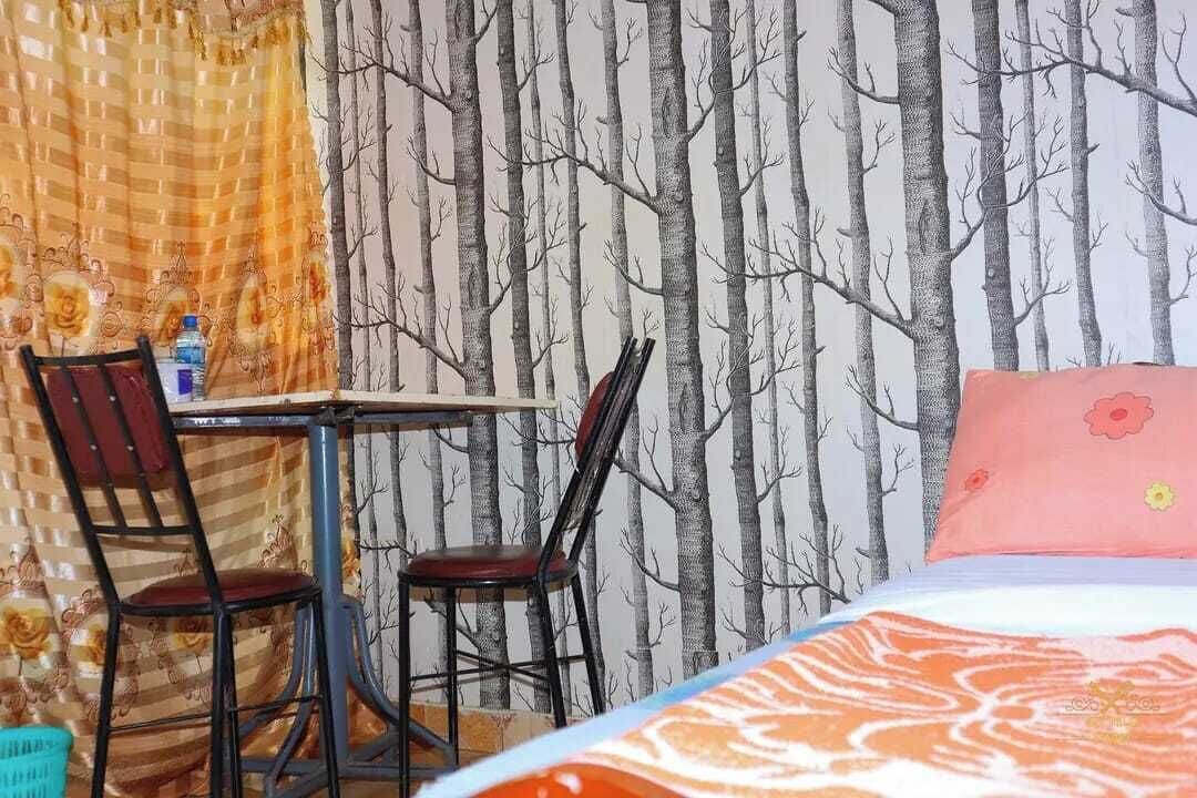 Decoración personalizada, muebles diferentes y wifi gratis 