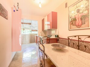Refrigerador, microondas, horno y lavavajillas