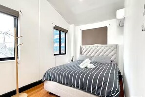 5 slaapkamers, een strijkplank/strijkijzer, wifi, beddengoed