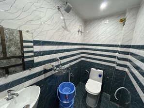 Family Room | Bathroom